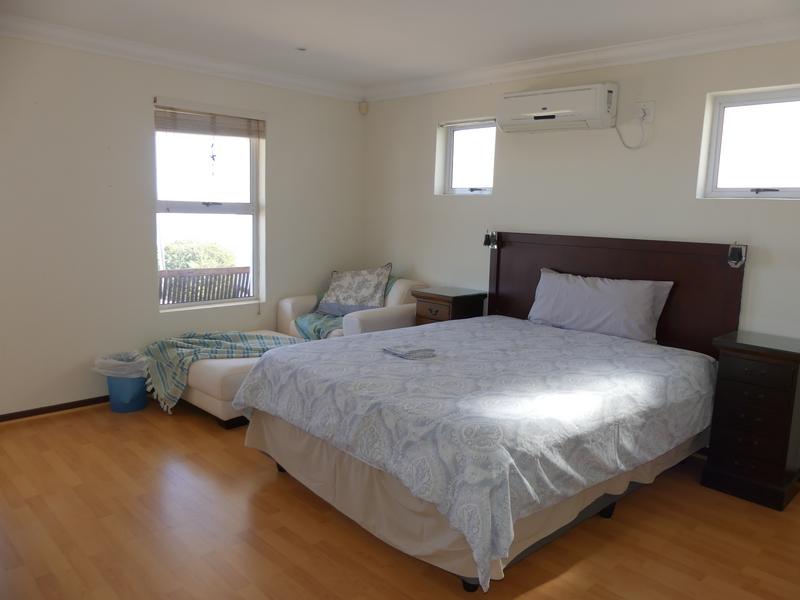 To Let 3 Bedroom Property for Rent in Golden Mile Western Cape